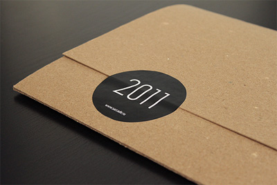 minimalissimo-round-calendar-saccade-00